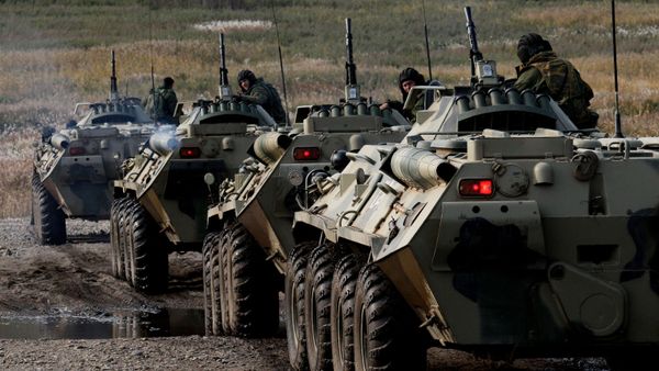 Бронетранспортеры перед погрузкой на корабль после окончания Тактических учений - Sputnik Армения