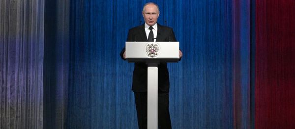 Президент РФ В. Путин посетил концерт, посвященный Дню защитника Отечества - Sputnik Армения