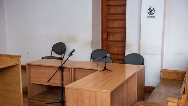 Пустая скамья подсудимых на заседании суда по делу Грачьи Арутюняна (24 февраля 2020). Еревaн Пустая скамья подсудимых на заседании суда по делу Грачьи Арутюняна (24 февраля 2020). Еревaн - Sputnik Армения
