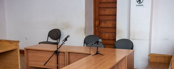 Пустая скамья подсудимых на заседании суда по делу Грачьи Арутюняна (24 февраля 2020). Еревaн Пустая скамья подсудимых на заседании суда по делу Грачьи Арутюняна (24 февраля 2020). Еревaн - Sputnik Армения