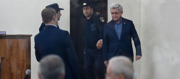 Третий президент Серж Саргсян перед началом заседания суда по дизельному делу (25 февраля 2020). Еревaн Третий президент Серж Саргсян перед началом заседания суда по дизельному делу (25 февраля 2020). Еревaн - Sputnik Армения