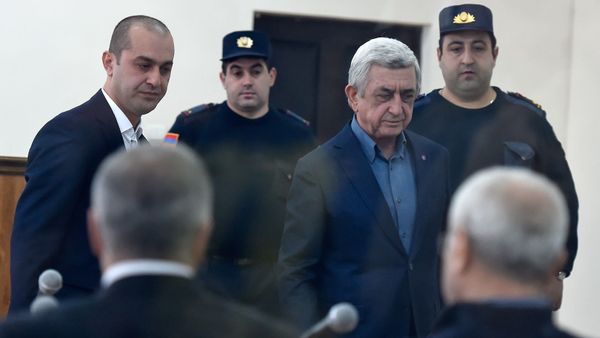Третий президент Серж Саргсян перед началом заседания суда по дизельному делу (25 февраля 2020). Еревaн Третий президент Серж Саргсян перед началом заседания суда по дизельному делу (25 февраля 2020). Еревaн - Sputnik Армения