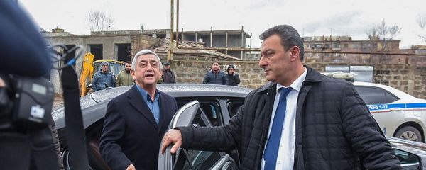 Третий президент Серж Саргсян покидает здание суда по окончанию заседания по дизельному делу (25 февраля 2020). Еревaн - Sputnik Արմենիա