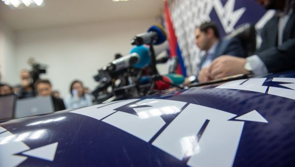 Пресс-конференция Сурена Папикяна в штабе “Да” (26 февраля 2020). Еревaн Пресс-конференция Сурена Папикяна в штабе “Да” (26 февраля 2020). Еревaн - Sputnik Արմենիա