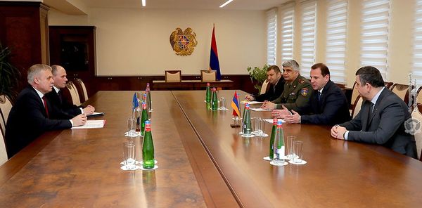 Տոնոյանն ու Զասը քննարկել են ՀԱՊԿ ռազմական բաղադրիչի զարգացման գործընթացը - Sputnik Արմենիա