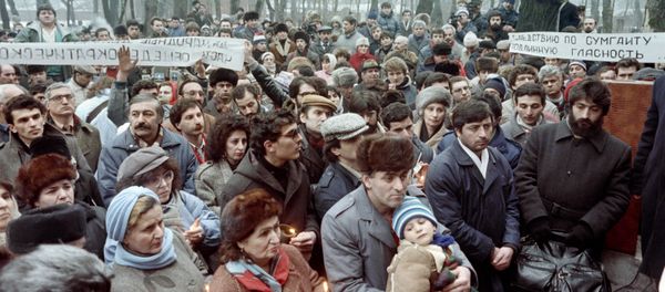 Демонстрация на армянском кладбище в ознаменование первой годовщины антиармянской бойни в Сумгаите (26 февраля 1989). Москва - Sputnik Արմենիա