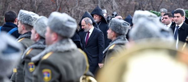 Премьер-министр Никол Пашинян в Цицернакаберде на церемонии почитания памяти жертв в Сумгаите (28 февраля 2020). Еревaн - Sputnik Армения