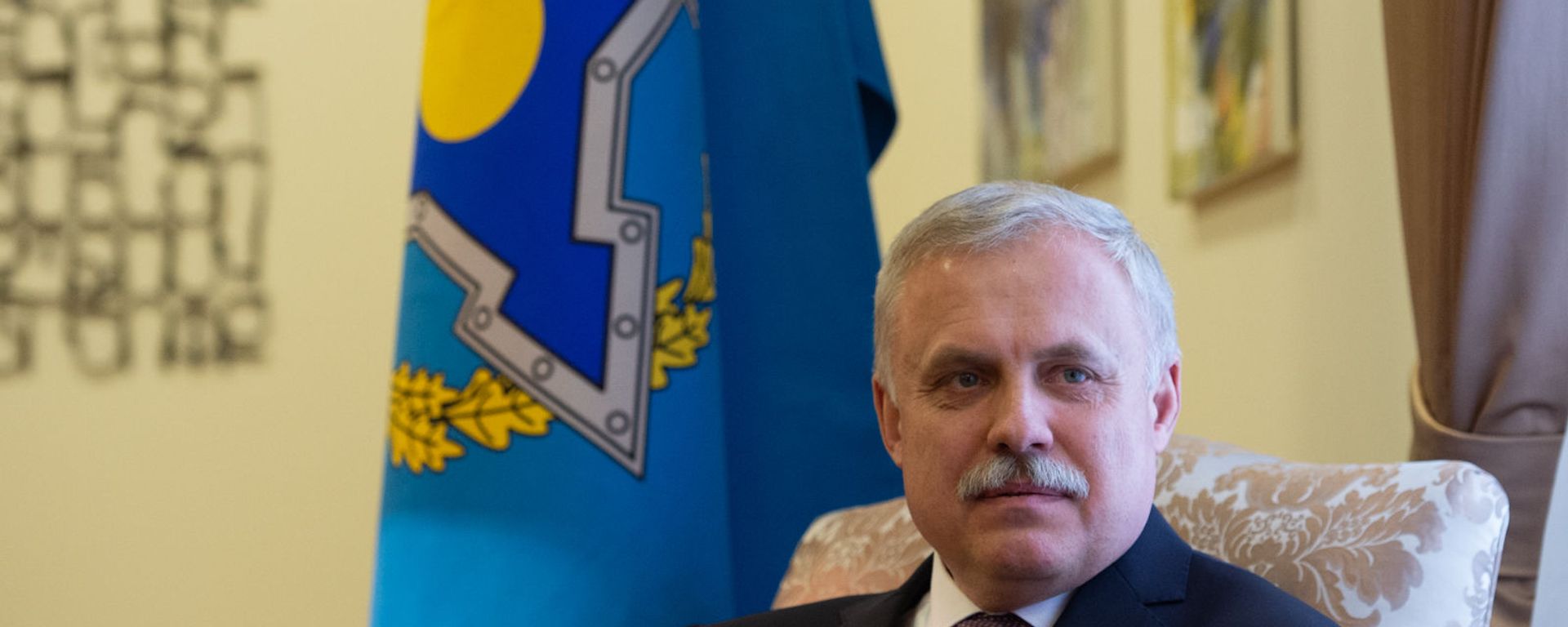 Генеральный секретарь ОДКБ Станислав Зась на встрече с министром иностранных дел Армении Зограбом Мнацаканяном (28 февраля 2020). Еревaн - Sputnik Արմենիա, 1920, 02.02.2021