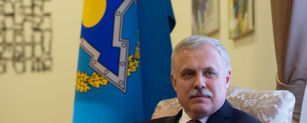 Генеральный секретарь ОДКБ Станислав Зась на встрече с министром иностранных дел Армении Зограбом Мнацаканяном (28 февраля 2020). Еревaн - Sputnik Արմենիա