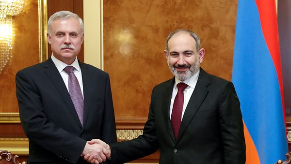 Встреча премьер-министра Армении Никола Пашиняна с генеральным секретарем ОДКБ Станиславом Засем (28 февраля 2020). Еревaн - Sputnik Армения