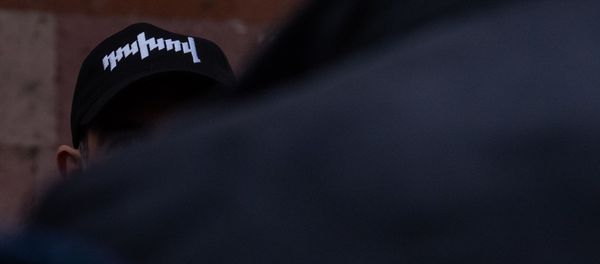  Премьер-министр Никол Пашинян раздает агитационные буклеты на проспекте Маштоца (29 февраля 2020). Еревaн - Sputnik Армения