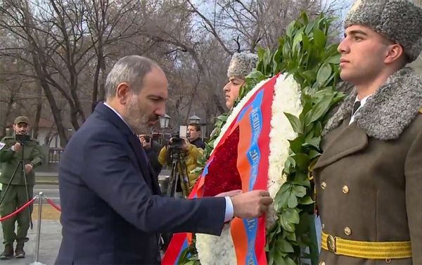 Премьер-министр Никол Пашинян почтил память жертв 1 марта 2008 года (1 марта 2020). Еревaн Премьер-министр Никол Пашинян почтил память жертв 1 марта 2008 года (1 марта 2020). Еревaн - Sputnik Армения