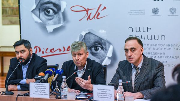 Пресс-конференция в Национальной галерее Армении, посвященная творчеству Сальвадора Дали и Пабло Пикассо (3 марта 2020). Еревaн - Sputnik Армения