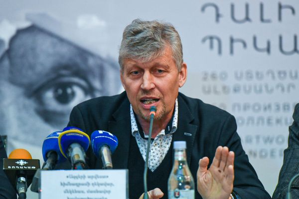 Выставка Дали и Пикассо в Ереване: организаторов возмутил вопрос об оригинальности работ Выставка Дали и Пикассо в Ереване: организаторов возмутил вопрос об оригинальности работ - Sputnik Армения