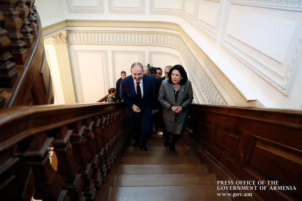 Здесь дух старого Тбилиси: Пашинян похвалил резиденцию Зурабишвили  - Sputnik Армения