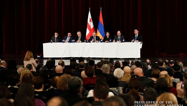 Премьер-министр Армении Никол Пашинян встретился с армянской общиной Грузии (3 марта 2020). Тбилиси - Sputnik Армения