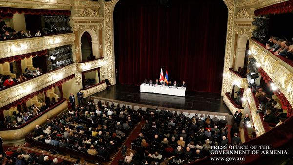 Премьер-министр Армении Никол Пашинян встретился с армянской общиной Грузии (3 марта 2020). Тбилиси - Sputnik Армения