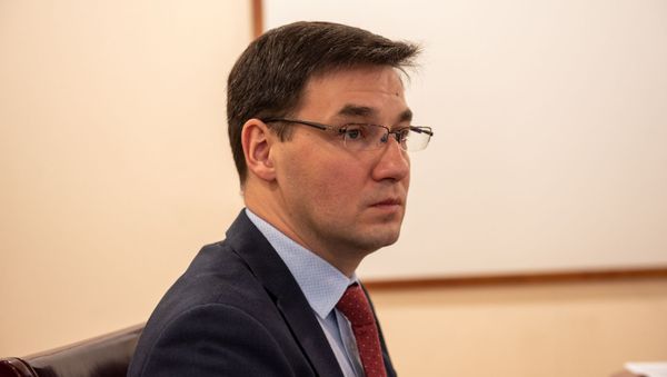 Советник посольства России в Армении Павел Курочкин во время круглого стола (4 марта 2020). Еревaн - Sputnik Армения