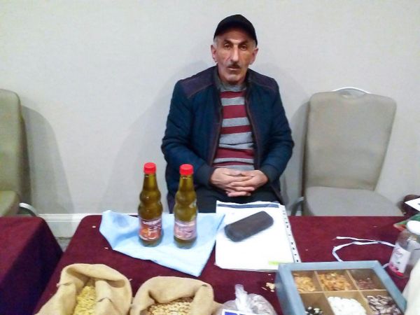Простой и старый способ: в морозном Ашоцке армянский фермер растит гречку и даже клубнику - Sputnik Армения