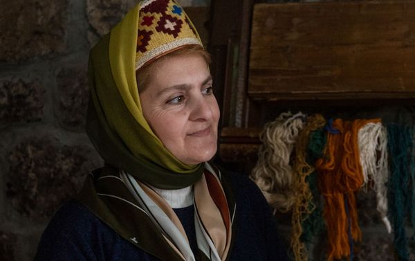 Одна из основательниц гастро-дворика в селе Арагюх (5 марта 2020). Котайк Одна из основательниц гастро-дворика в селе Арагюх (5 марта 2020). Котайк - Sputnik Армения