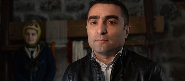  Губернатор Котайкской области Армении Романос Петросян на открытии гастро-дворика в селе Арагюх (5 марта 2020). Котайк - Sputnik Армения