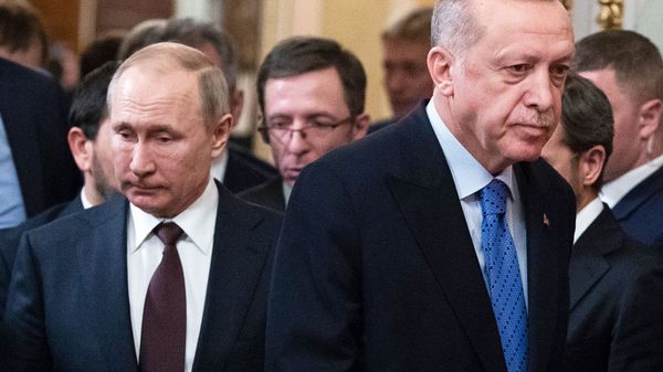 Президент России Владимир Путин, слева, и президент Турции Реджеп Тайип Эрдоган (справа) на встрече в Кремле (5 марта 2020). Москва - Sputnik Армения
