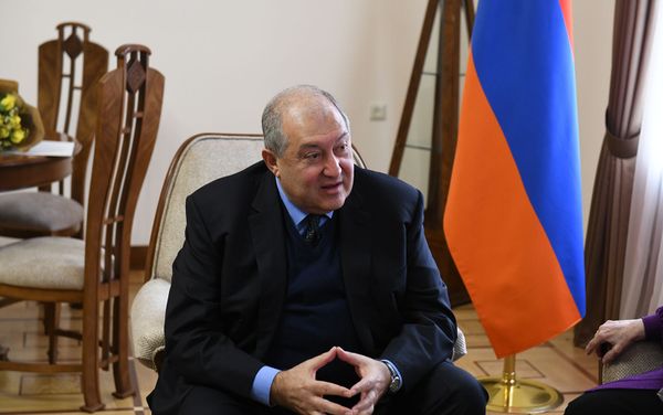 Президент Армен Саркисян принял заслуженных армянок в преддверии женского праздника 8 марта (7 марта 2020). Еревaн Президент Армен Саркисян принял заслуженных армянок в преддверии женского праздника 8 марта (7 марта 2020). Еревaн - Sputnik Армения