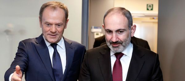 Премьер-министр Никол Пашинян на встрече с председателем ЕНП Дональдом Туском (9 марта 2020). Брюссель - Sputnik Արմենիա