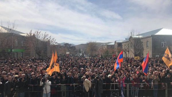 Агит-кампания премьер-министра Никола Пашиняна по вопросу конституционного референдума (11 марта 2020). Сисиан - Sputnik Արմենիա