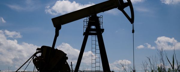 Нефтяной станок-качалка в Северском районе Краснодарского края. Нефтяной станок-качалка в Северском районе Краснодарского края. - Sputnik Армения