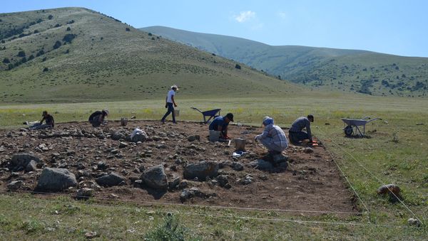 Археологи на Артанишском могильнике Археологи на Артанишском могильнике - Sputnik Արմենիա