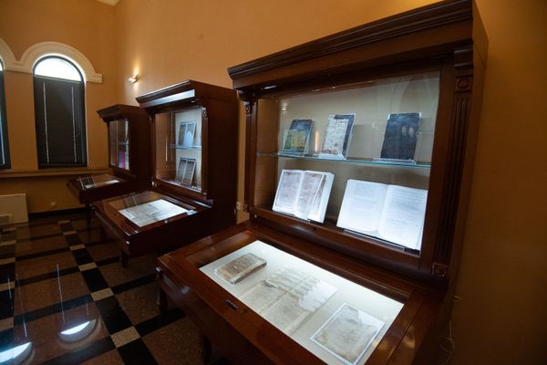 Միջնադարում 2-րդ «սորտի» գիրք էր համարվում. Մատենադարանում կարևոր ձեռագիր են վերականգնել - Sputnik Արմենիա
