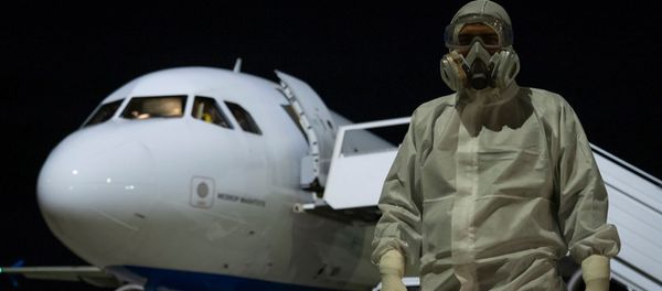Встреча пассажиров спецрейса из Италии в аэропорту Звартноц (16 марта 2020). Еревaн - Sputnik Армения