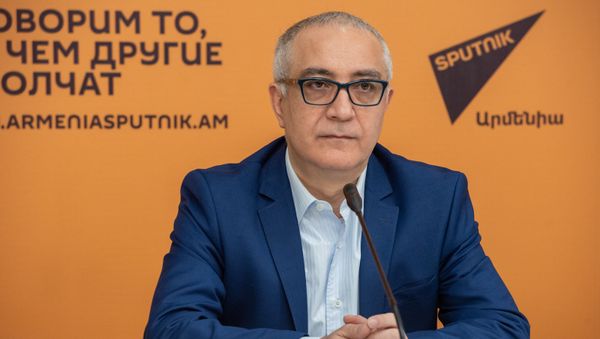 Армен Тавадян на пресс-конференции в мультимедийном пресс-центре Sputnik Армения (16 марта 2020). Еревaн - Sputnik Армения