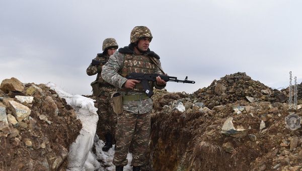Армянские военнослужащие во время практических занятий по боевой подготовке Армянские военнослужащие во время практических занятий по боевой подготовке - Sputnik Արմենիա
