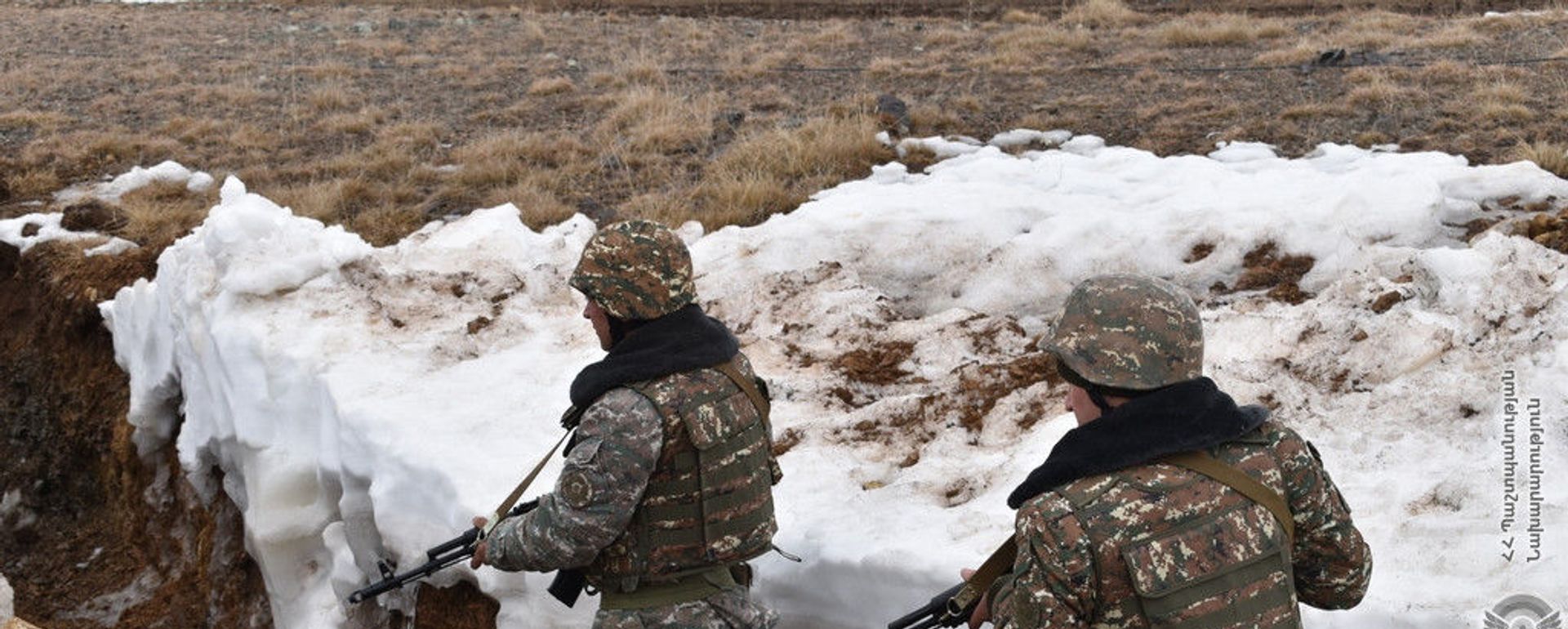 Армянские военнослужащие во время практических занятий по боевой подготовке - Sputnik Արմենիա, 1920, 23.03.2021