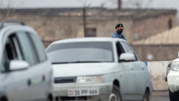 Контрольно-пропускной пункт при выезде из Эчмиадзина (17 марта 2020). Армавир - Sputnik Армения