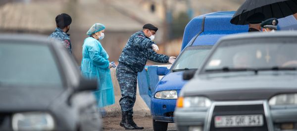 Контрольно-пропускной пункт при выезде из Эчмиадзина (17 марта 2020). Армавир - Sputnik Արմենիա