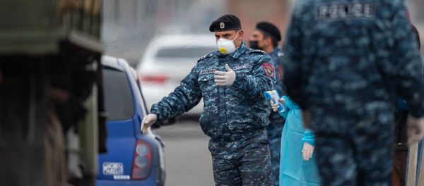 Контрольно-пропускной пункт при выезде из Эчмиадзина (17 марта 2020). Армавир Контрольно-пропускной пункт при выезде из Эчмиадзина (17 марта 2020). Армавир - Sputnik Армения