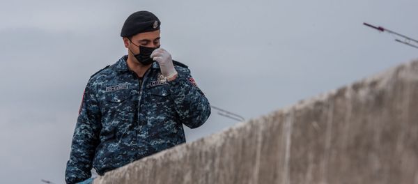 Контрольно-пропускной пункт при выезде из Эчмиадзина (17 марта 2020). Армавир - Sputnik Արմենիա