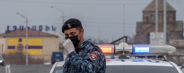 Контрольно-пропускной пункт при выезде из Эчмиадзина (17 марта 2020). Армавир Контрольно-пропускной пункт при выезде из Эчмиадзина (17 марта 2020). Армавир - Sputnik Армения