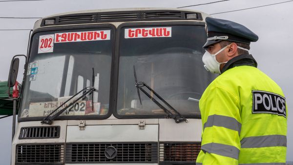 Контрольно-пропускной пункт при выезде из Эчмиадзина (17 марта 2020). Армавир - Sputnik Армения