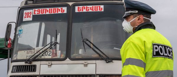 Контрольно-пропускной пункт при выезде из Эчмиадзина (17 марта 2020). Армавир Контрольно-пропускной пункт при выезде из Эчмиадзина (17 марта 2020). Армавир - Sputnik Армения