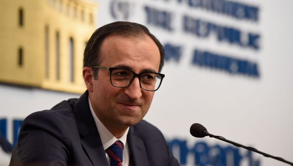 Пресс-конференция министра здравоохранения Армении Арсена Торосяна на тему коронавируса (19 марта 2020). Еревaн - Sputnik Армения