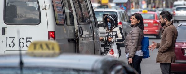 Остановка общественного транспорта в Ереване - Sputnik Արմենիա