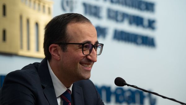  Пресс-конференция министра здравоохранения Армении Арсена Торосяна на тему коронавируса (19 марта 2020). Еревaн - Sputnik Արմենիա