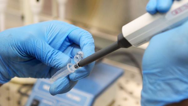 Разработка вакцины от коронавируса на основе опубликованных данных о структуре генома вируса - Sputnik Армения