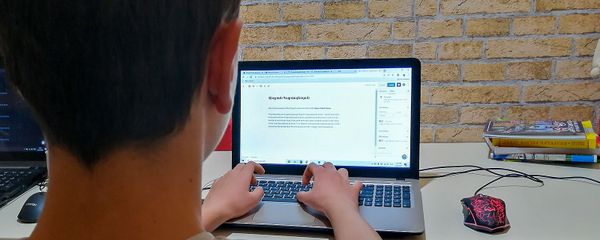 Ученик 8-го класса во время онлайн обучения - Sputnik Армения