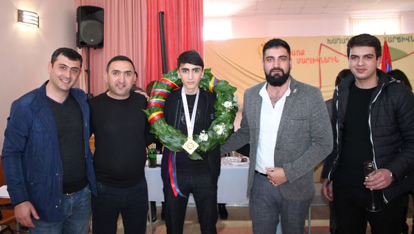 Гор Хачатрян с чемпионата Европы по стрельбе принес в Гюмри золотую медаль (26 февраля - 3 марта). Гор Хачатрян с чемпионата Европы по стрельбе принес в Гюмри золотую медаль (26 февраля - 3 марта). - Sputnik Արմենիա