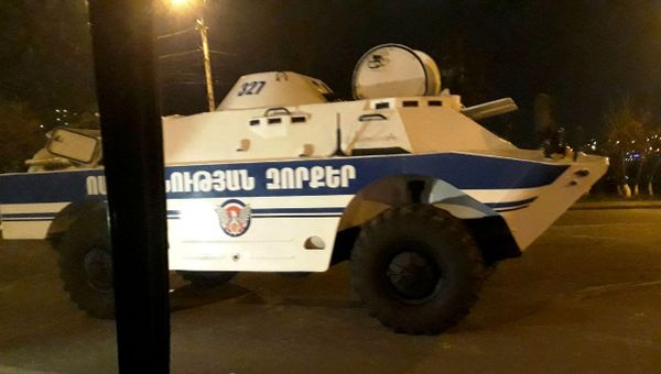 БРДМ  на улице Еревана (24 марта 2020). Еревaн - Sputnik Армения